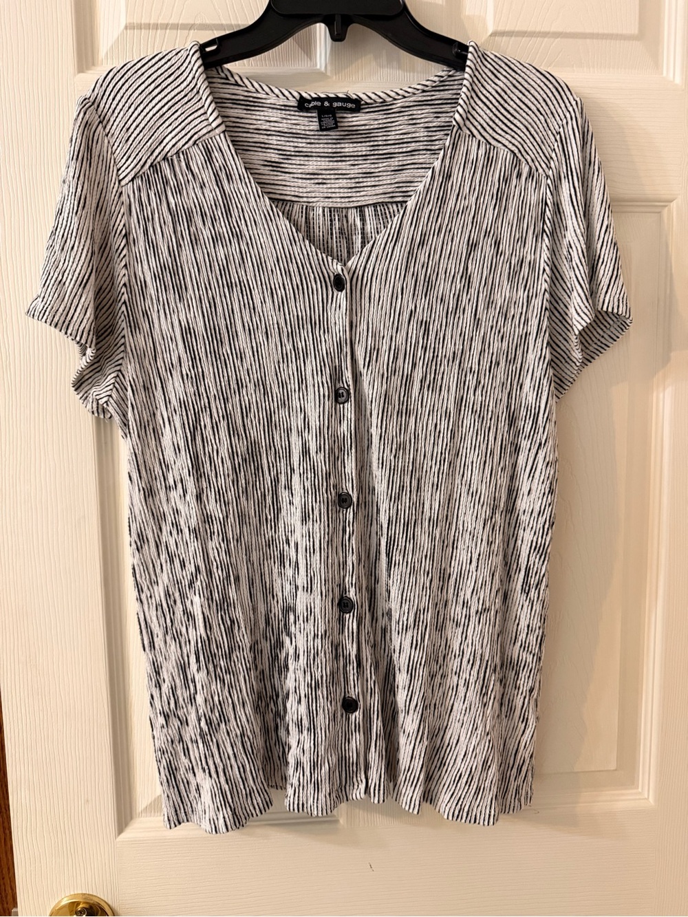 Cable & Gauge Black and White Short Sleeve Button-Front Top
